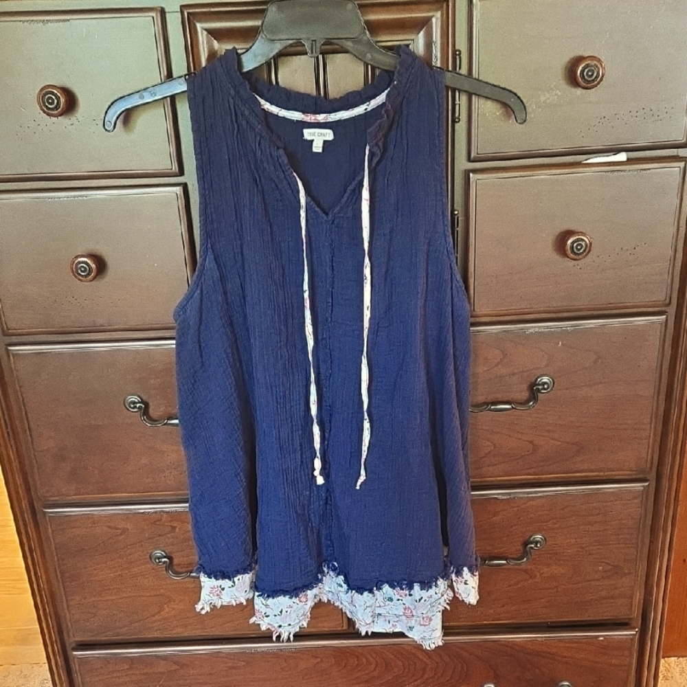 🌻True Craft Navy Tank Top with Floral Lace Hem, Sz L